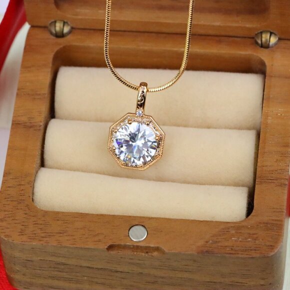 "Gold-Plated White Pendant Necklace with Sparkling Center Stone, XPPT1393 - Picture 2 of 13